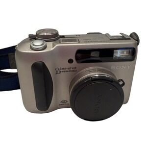 Sony Cyber Shot DSC-S75 Digital Camera Silver 3.3MP‎ Autofocus 3x Zoom Untested